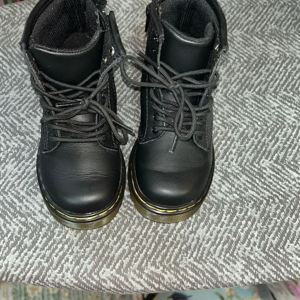 Dr martens black toddler boots sz 8